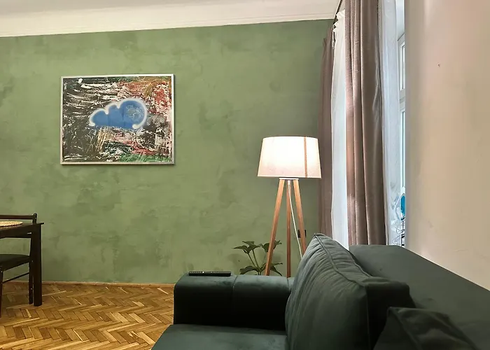 Art Apartment On Kylisha Str