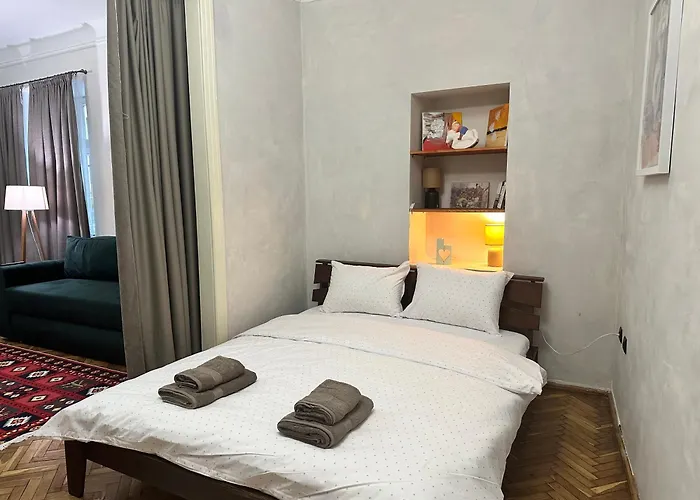 Art Apartment On Kylisha Str