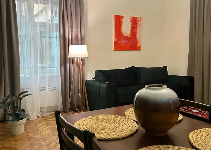 Art Apartment On Kylisha Str