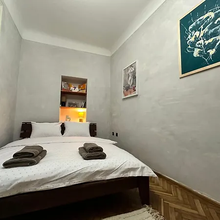 Art Apartment On Kylisha Str 利沃夫 外观 照片