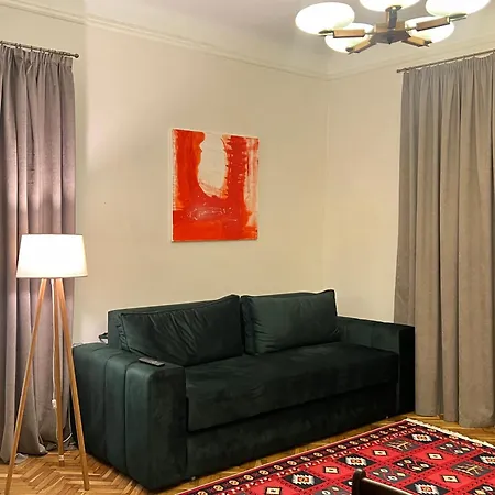 Art Apartment On Kylisha Str 利沃夫 外观 照片